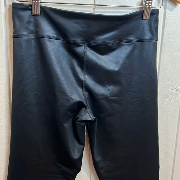 Zumba Must Move Ankle Workout Leggings - Picture 6 of 8